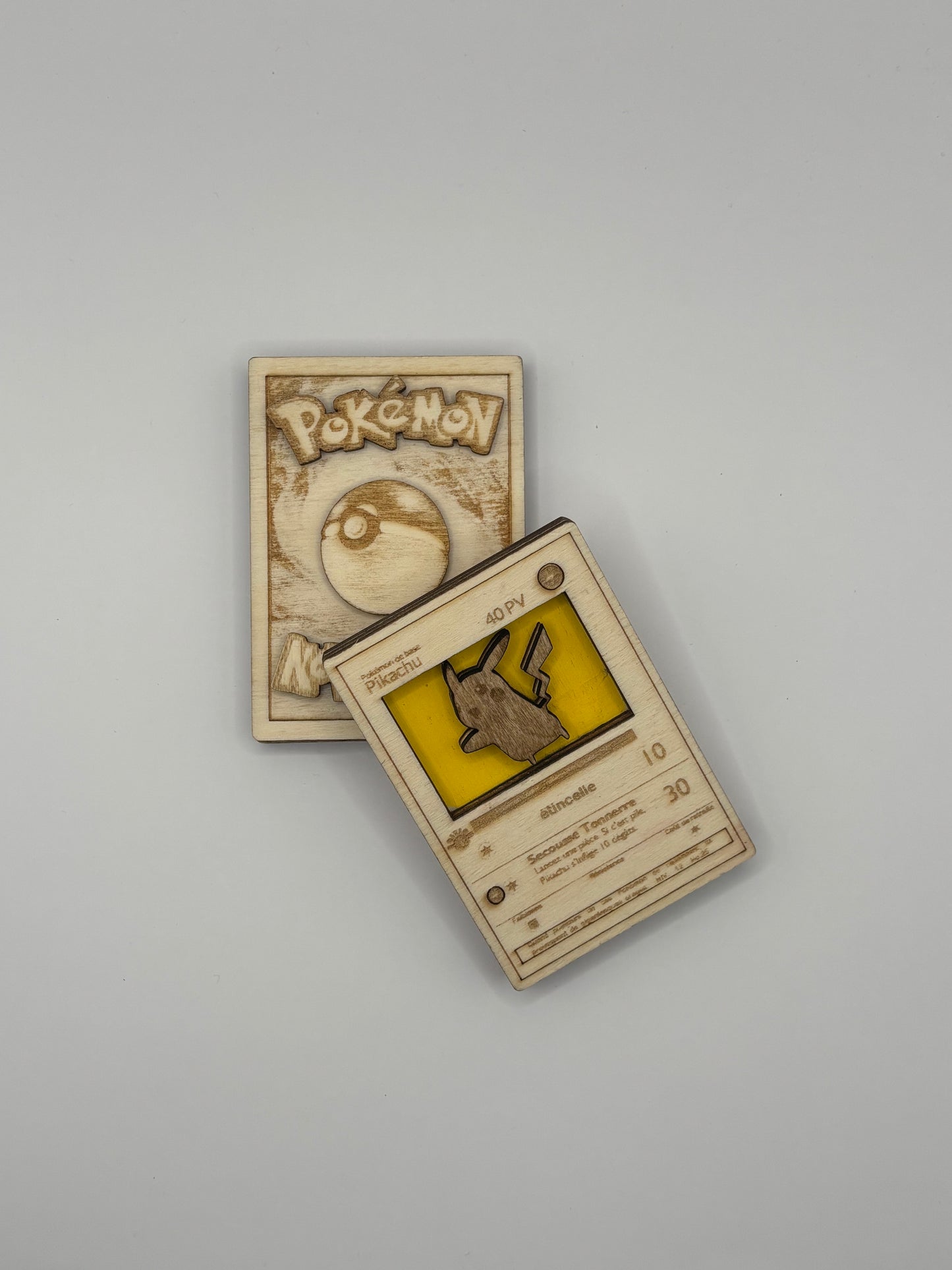 Carte Pokémon en bois